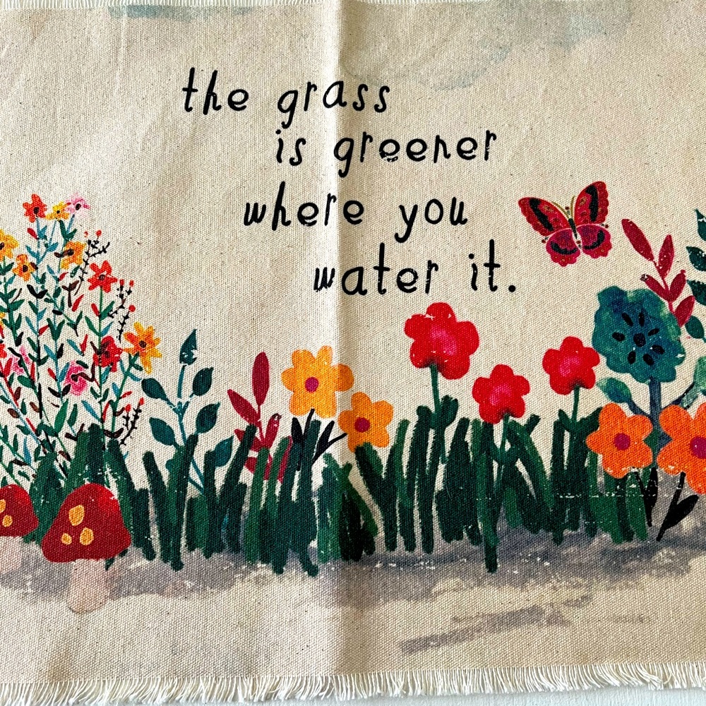 NWT, Natural Life🌸Tapestry wall hanging or place mat. Beautiful colors/saying.